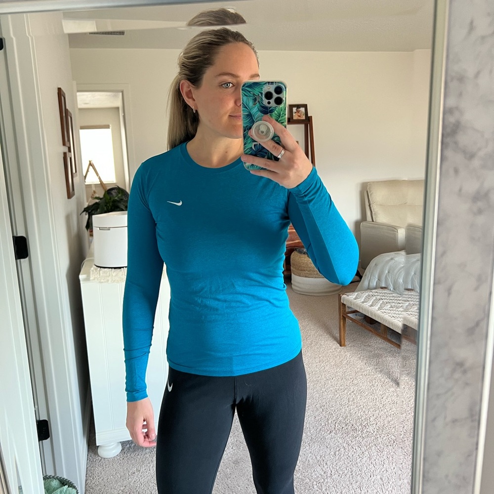 Nike Women's Blue Long Sleeve Top